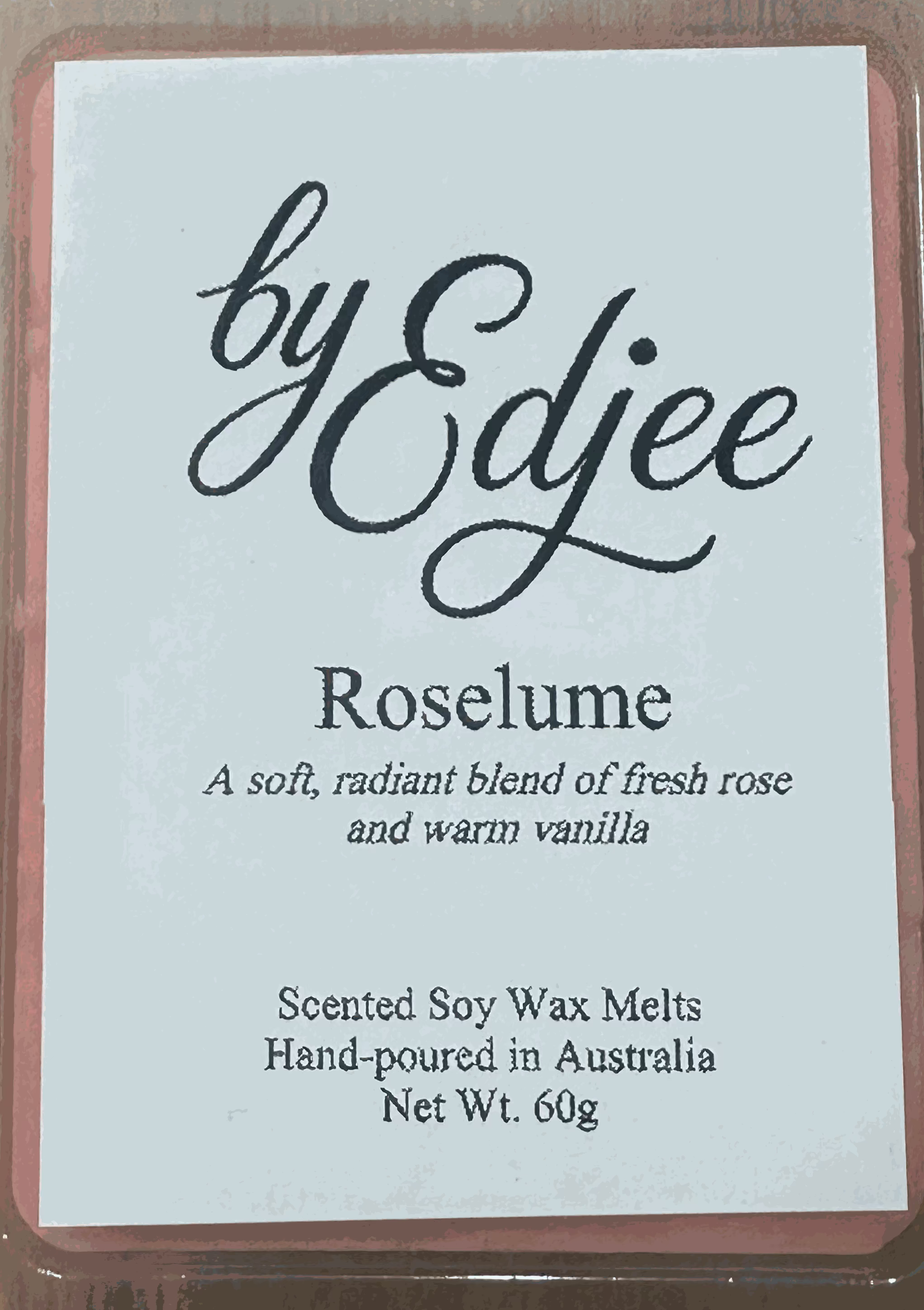 Roselume scented soy wax melt with fresh rose and warm vanilla fragrance by Edjee, hand-poured 60g package